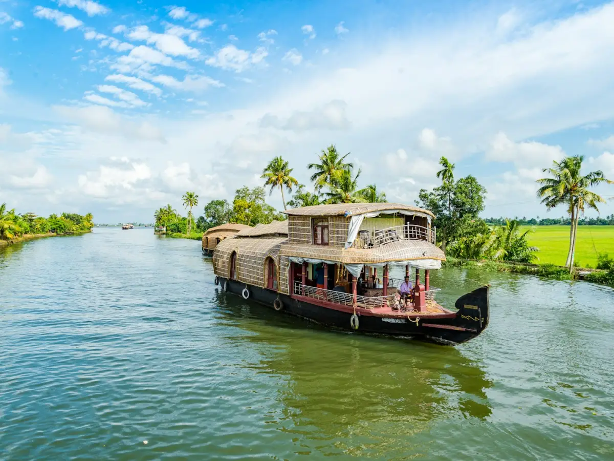 Jolchobi Houseboat