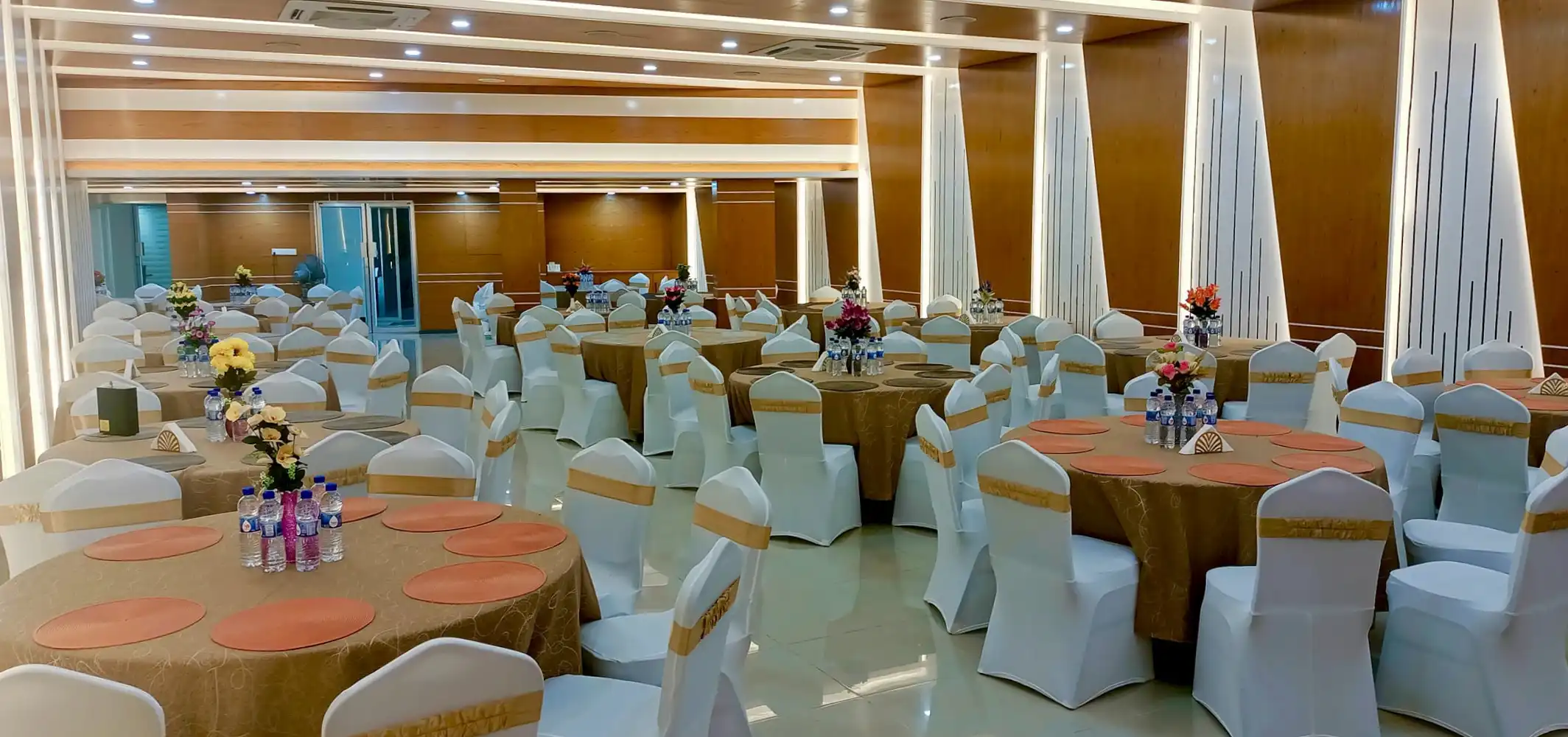 Hotel Khan Palace